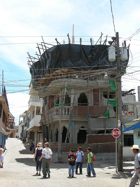 Construccion moderna en Santiago Atitlan, Guatemala