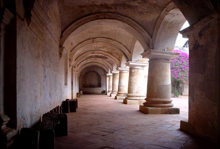 Arquitectura colonial de La antigua Guatemala en el Convento de Capuchinas
