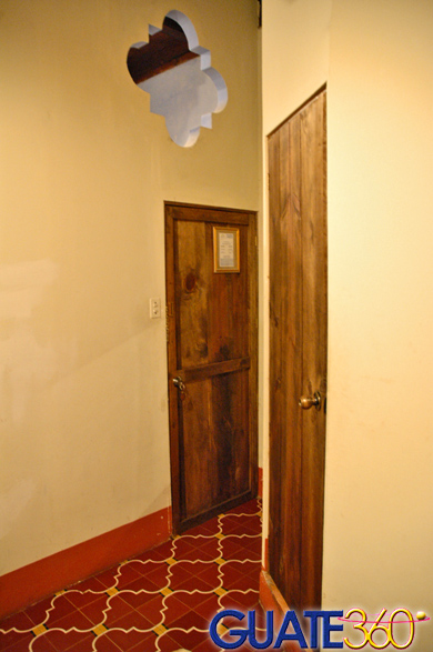 Puertas de ingreso a la habitación del Hotel Palacio Chico