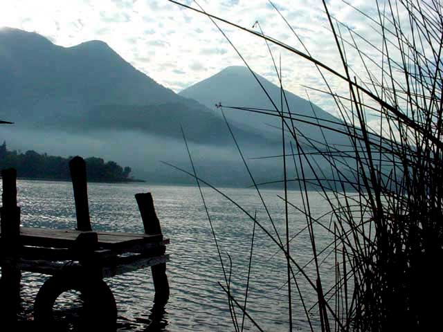 Otro aspecto del lago de Atitlán