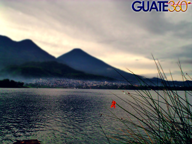 Vista inusual de Santiago Atitlán