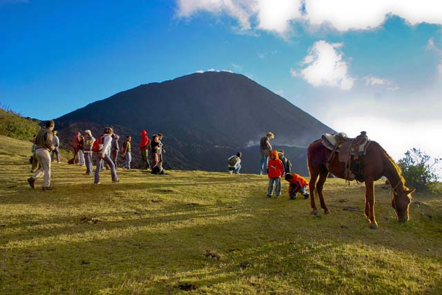 Compartiendo en la cima del Volcan de Pacaya, Escuintla