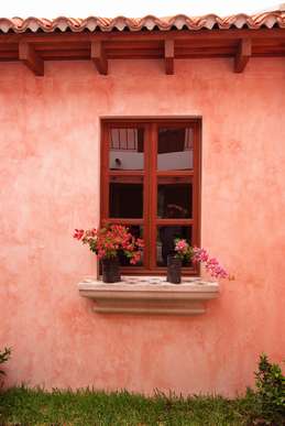 Ventana de Casa al estilo Colonial en Antigua Guatemala