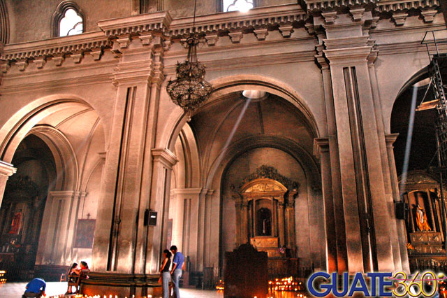 Rayos de luz dentro de la Basílica
