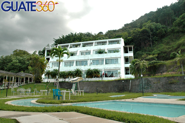 Habitaciones y piscina del Hotel El Gran Chortí