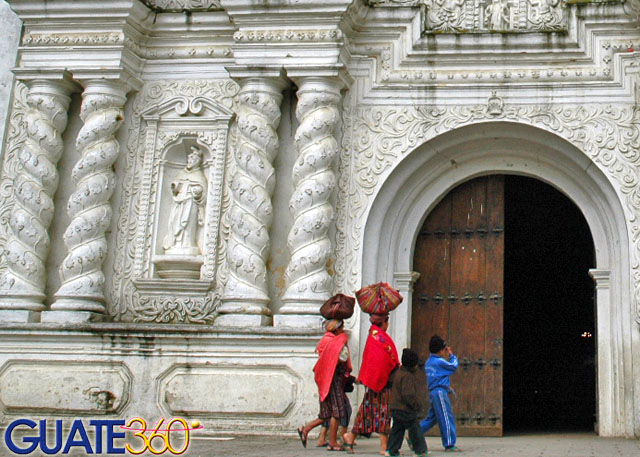 Atrio de Iglesia de Zunil en Quetzaltenango