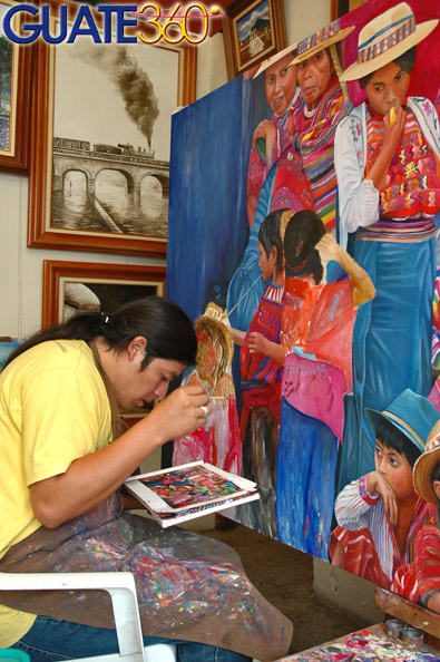 Jorge Morales en pleno proceso creativo