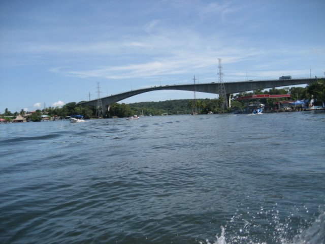 Puente sobre Río Dulce en Izabal