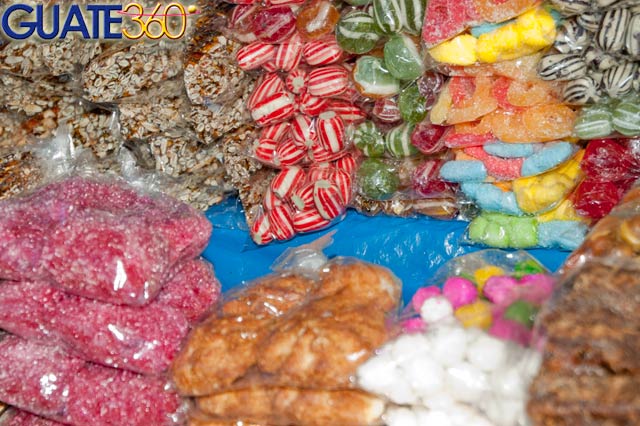 Pepitoria y otros caramelos en un puesto de Dulces Tipicos de Guatemala