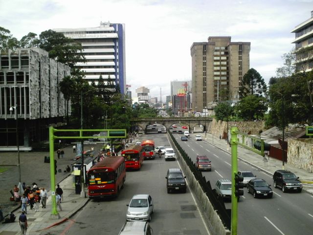 7a. Avenida de la Zona 4  hacia el sur