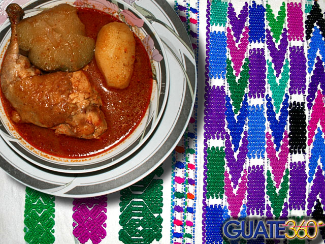 Pepian de pollo, tipica comida de Guatemala