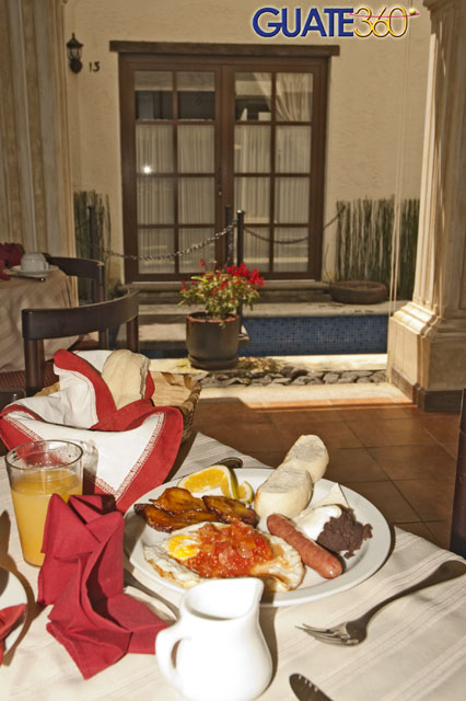Desayuno en Hotel Vilaflor de La Antigua Guatemala