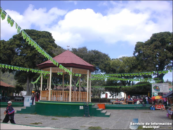 Kiosko del parque de San Ildefonso Ixtahuacán