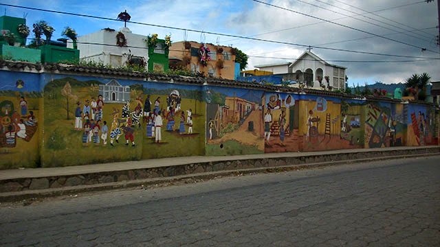Pinturas de San Juan Comalapa en las calles