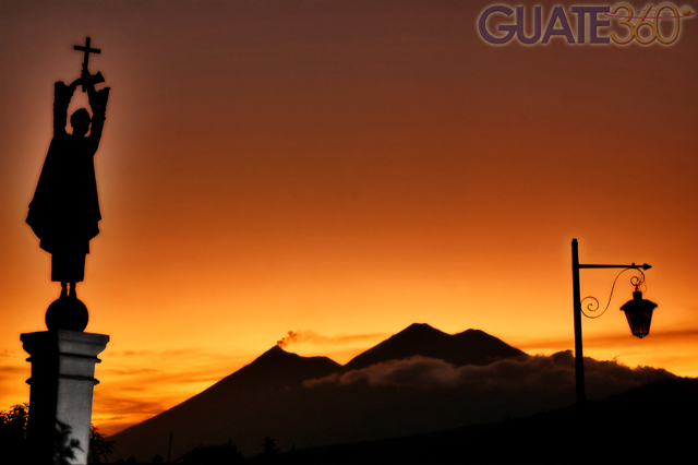 Antigua Guatemala, custodiada por los colosos y el Santo Hermano Pedro