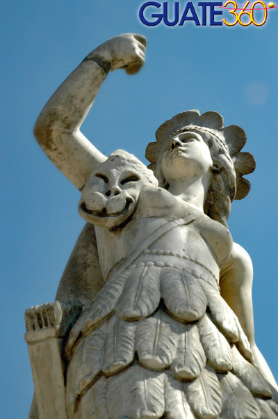 Estatua frente al Teatro Municipal