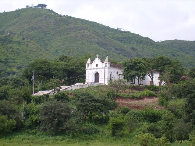 Iglesia de El Calvario y el Cerro en Baja Verapaz