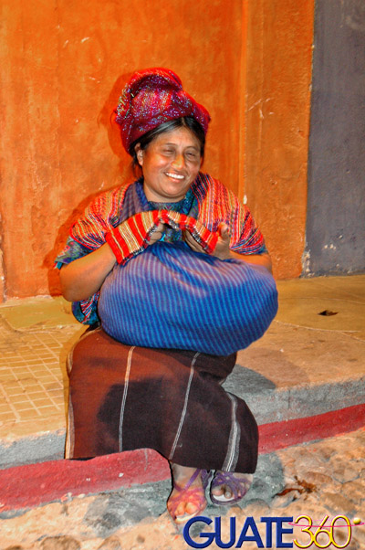 Indígena en las calles de la Antigua Guatemala
