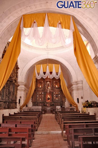 Interior del Templo en San Cristóbal Acasaguastlán