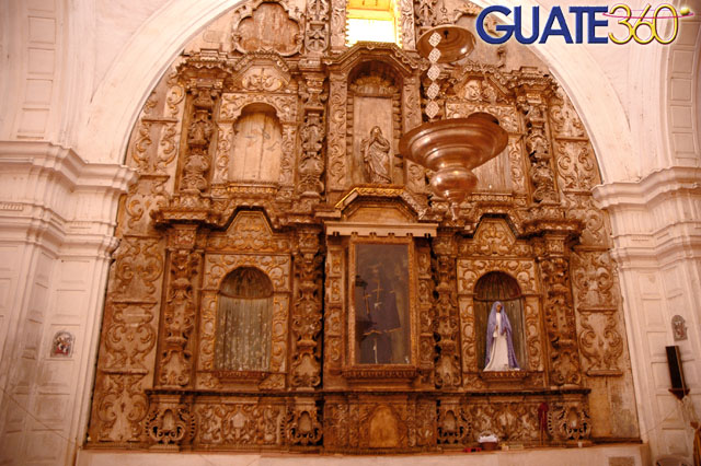 Altar Mayor en iglesia de San Cristóbal Acasaguastlán
