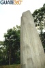 Monumento de material similar al mármol, inexistente en la región