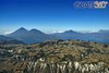 Lago de Atitlán y volcanes