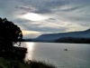 Vista de madrugada al Lago de Atitlán