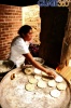 Mujer preparando tortillas