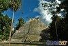 Pirámide en el sitio arqueológico Yaxhá