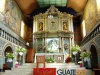 Vista frontal del altar mayor y el retablo de la iglesia de Chiantla