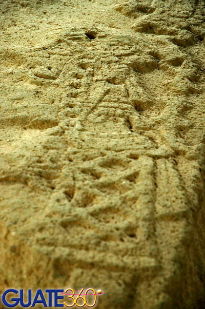 Interesante labrado en piedra base de altar de ceremonias