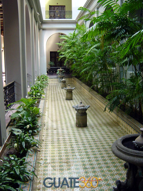 Fuentes en el Palacion Nacional