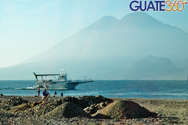 Foto del lago de Atitlán desde Panajachel