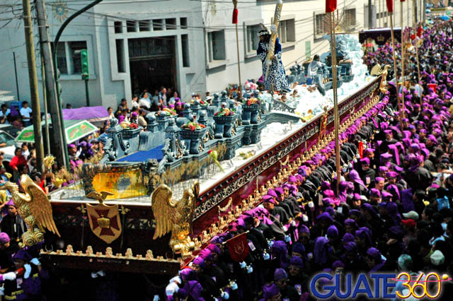 Vista frontal de las Andas de Jesús de los Milagros