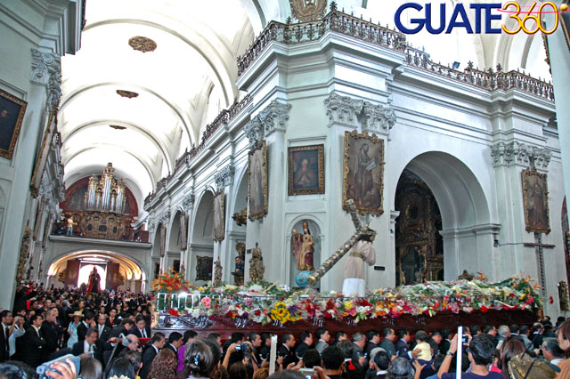 Impresionante vista de la Merced con Jesús Nazareno a la entrada de La Reseña