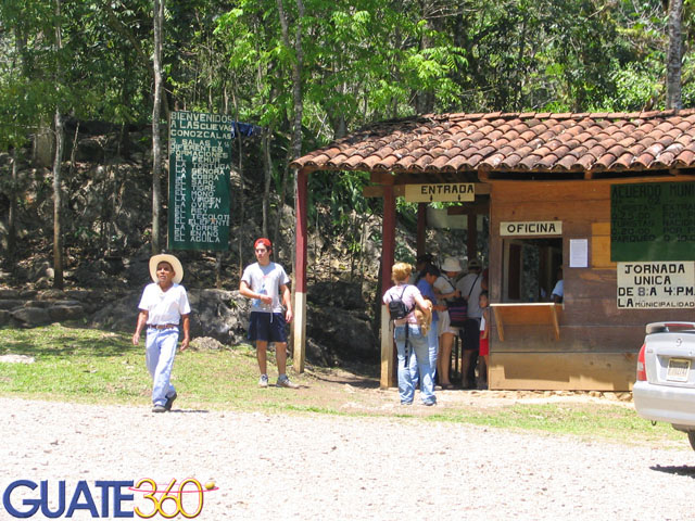 Entrada a las cuevas