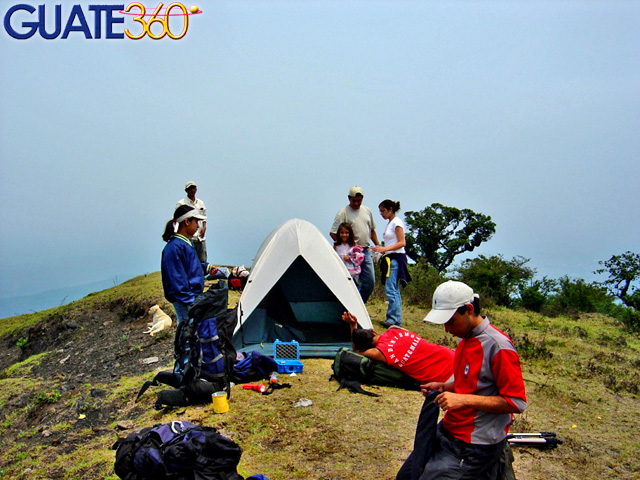 La aventura de acampar en el volcán