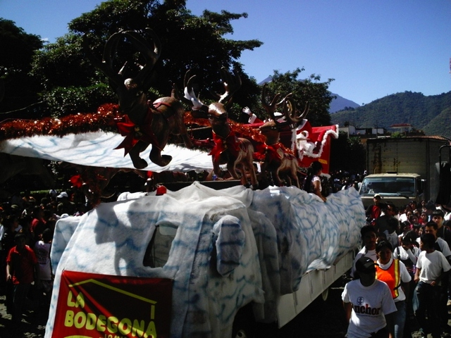 Desfile Navideño en Antigua Guatemala