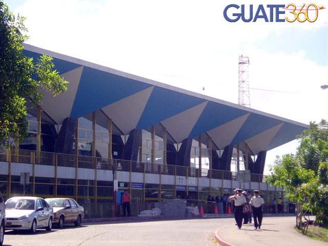 Área de ingreso al Aeropuerto