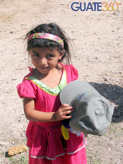Niña con su regalo