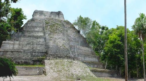 Templo en Yaxhá