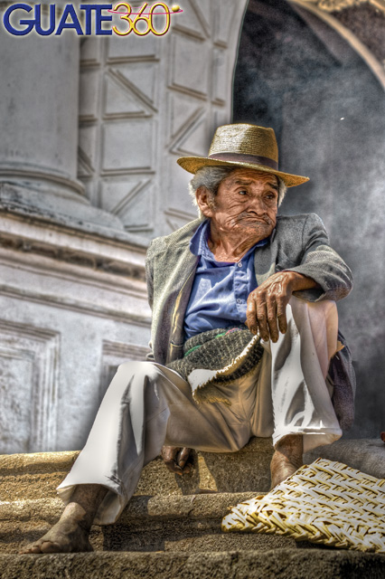 Guatemalteco en la Iglesia de Patzun
