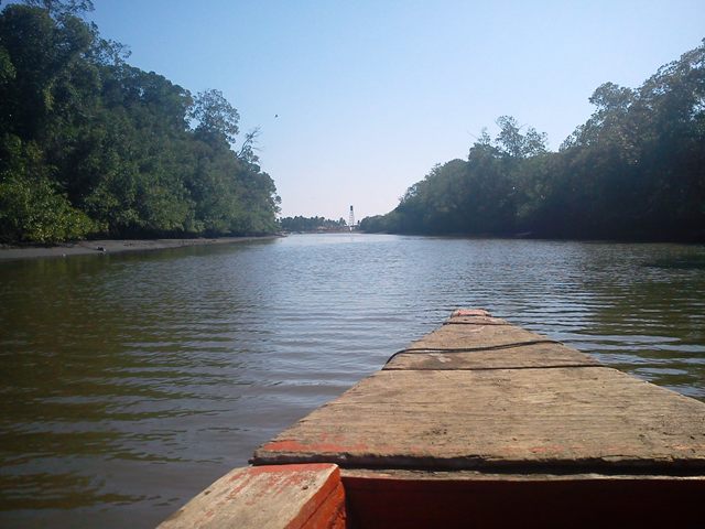 viaje en lancha por el canal