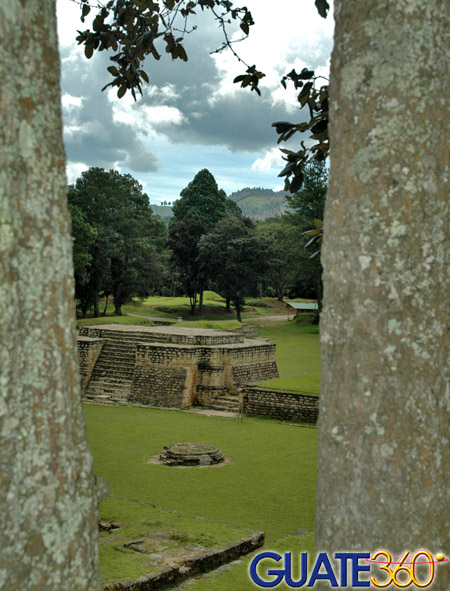 Ciudad kaqchikel entre la naturaleza
