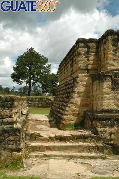 Compleja ciudad, Iximché