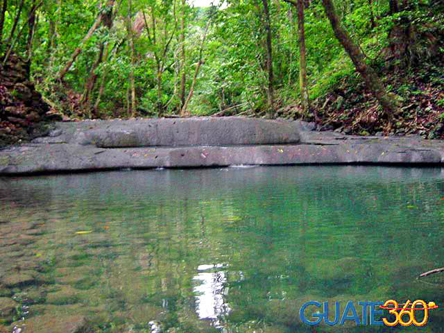 Altar de agua cristalina