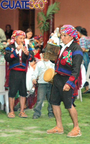 Cofrade en ritual chichicasteco