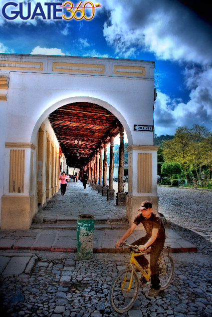 Ciclista en La Antigua Guatemala