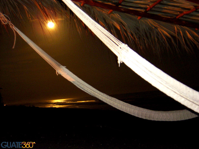 Hermosa luna de Monterrico