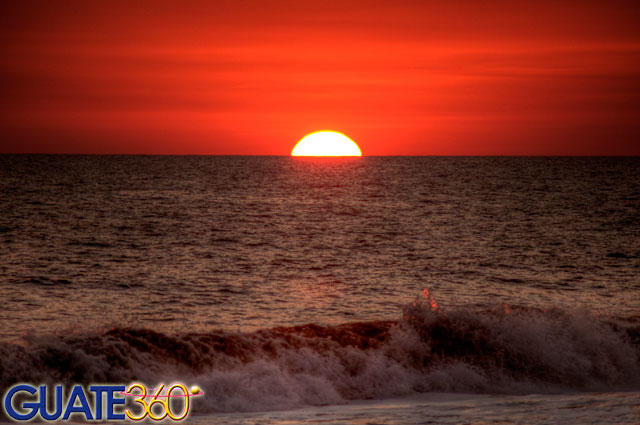 Atardecer en las Playas del Océano Pacífico, Monterrico